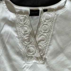 LAST CHANCE RAFAELLA white V neck side slit sleeveless top size M